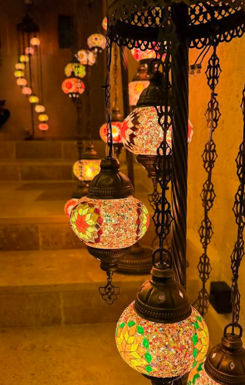 Handmade mosaic lamps in the reception hall